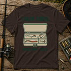 I KNOW THINGS. MOSTLY ABOUT TACKLE. T-Shirt in Brown