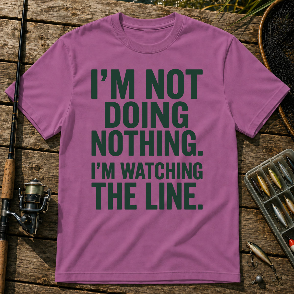 I'M NOT DOING NOTHING. I'M WATCHING THE LINE. Typography T-Shirt in Berry